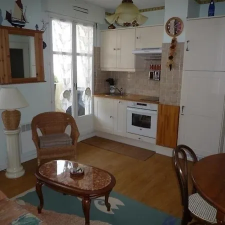 Rue Du Bageouri Cote Rocheuse